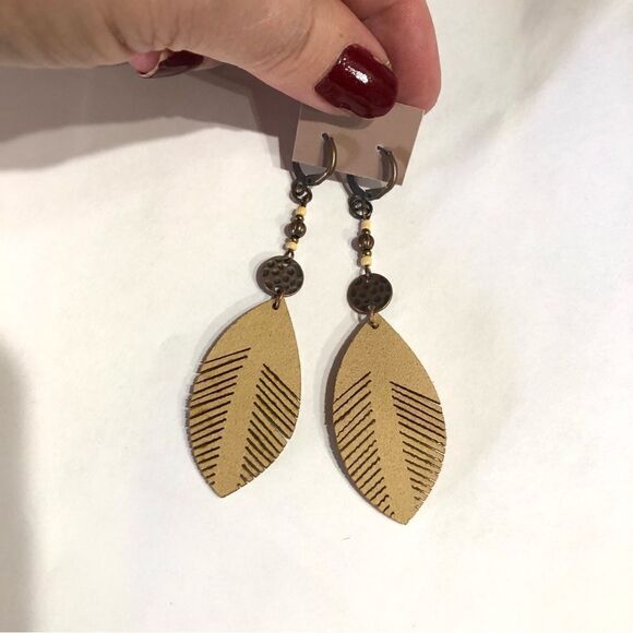 Boho Beaded Leather Feather Earrings (A)14 - Picture 7 of 8